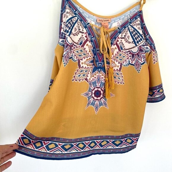 Flying Tomato cold shoulder top with tie at  centre front - Picture 5 of 7